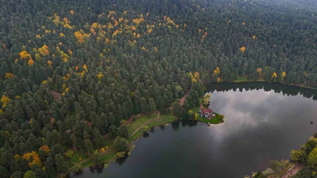 Gölcük Tabiat Parkı'nda Sonbahar Güzelliği Mest Etti