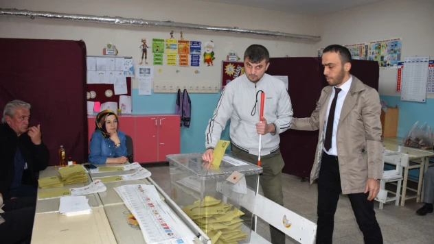 Görme engelli bireyler oylarını kullandı