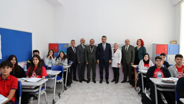 Gümüş, Sınav Koleji'ni Ziyaret Etti