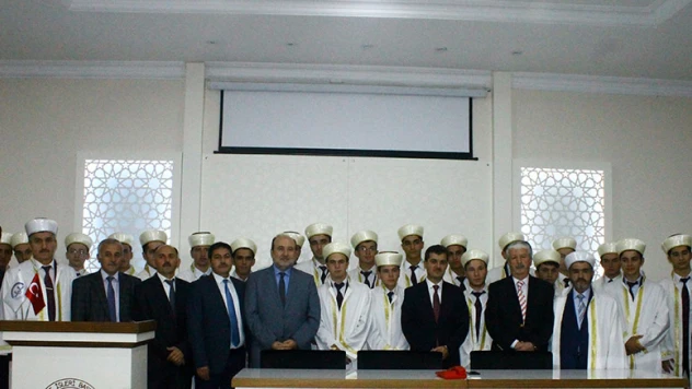 Hafızlara cübbe giyme töreni yapıldı