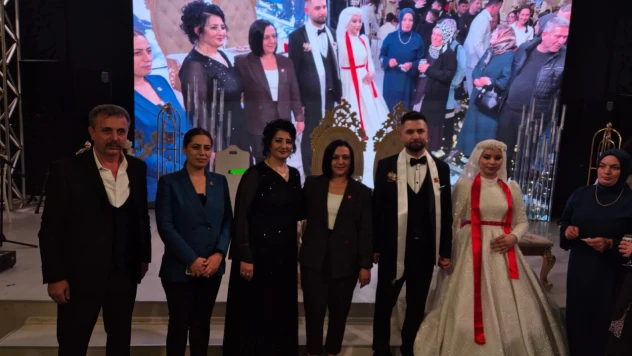 Hakan İle Elif Evlendi