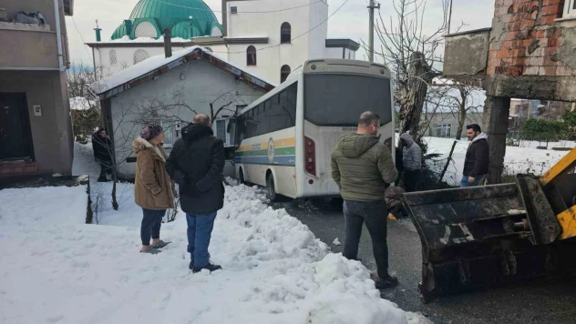 Halk Otobüsü Eve Daldı, Büyük Bir Faciadan Dönüldü