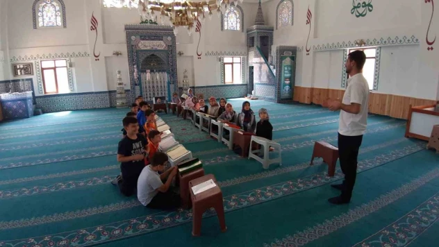 Hem Kur'an-ı Kerim Öğreniyorlar Hem de Sosyalleşiyorlar