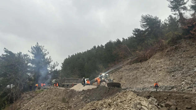 Heyelan Nedeniyle Kapanan Yol Ulaşıma Açıldı