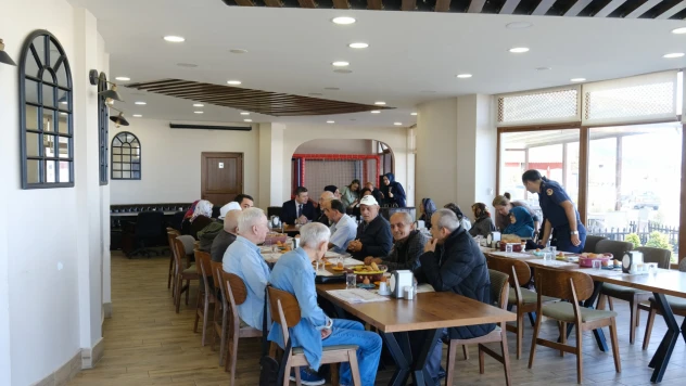 Huzurevi'nde Kahvaltı Programı Düzenlendi