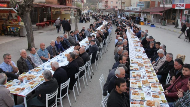 İğdir'de 200 Metrelik 'Birlik Sofrası' Kuruldu