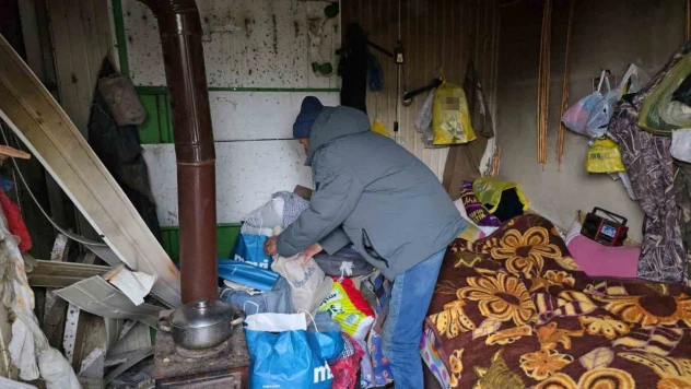 Barakada Yaşayan Engelli Adama Devlet Sahip Çıktı