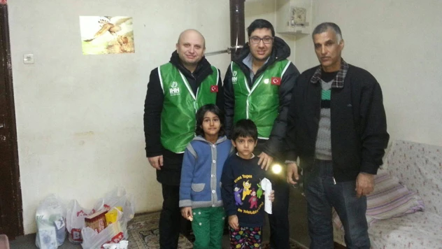 İHH'den ihtiyaç sahiplerine yardım