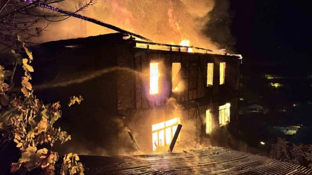 Alevlere Teslim Oldu