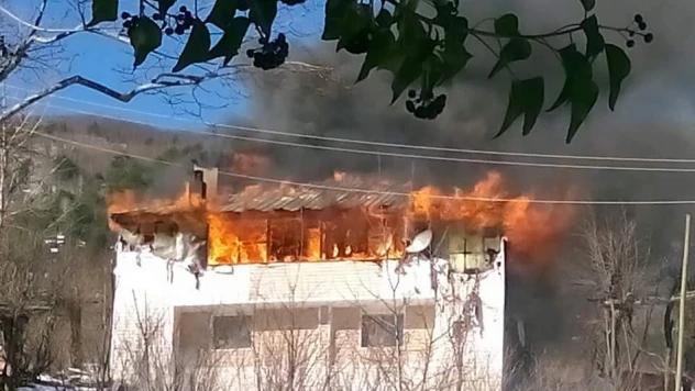 İki katlı ev küle döndü