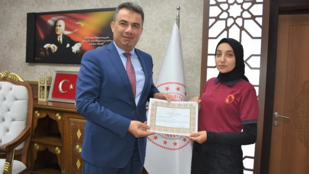 İl Birincisi öğrenciye Teşekkür Belgesi