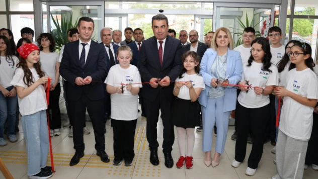 İl Millî Eğitim Müdürü Hasan Gümüş, TÜBİTAK 4006 Bilim Fuarı'na Katıldı