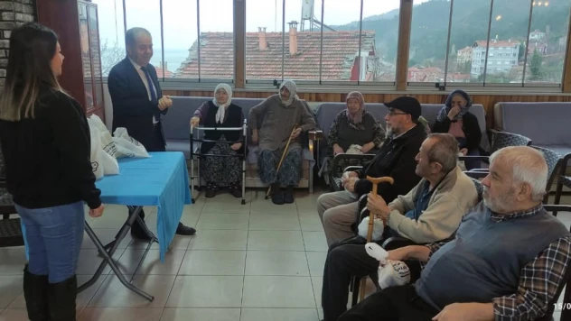 İnebolu Belediyesi'nden Huzurevi Sakinlerine Miraç Kandili Ziyareti