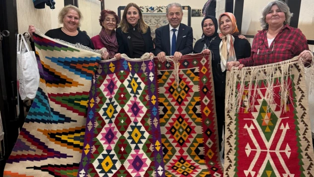 İnebolu'da Dokuma Kursiyerlerinden El Emeği Göz Nuru Kilimler
