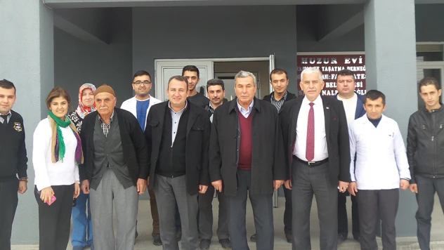 İsmail Nalbantoğlu Huzurevi'ni ziyaret etti