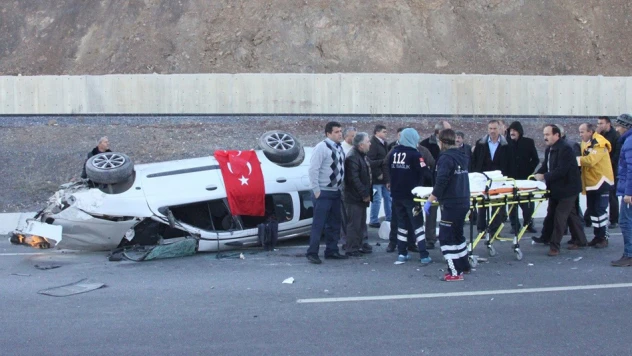 İstanbul yolunda kaza 1'i ağır 5 yaralı