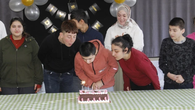 İstiklal Yolu Kız MTAL'de Özel Öğrencilere Anlamlı Doğum Günü Sürprizi