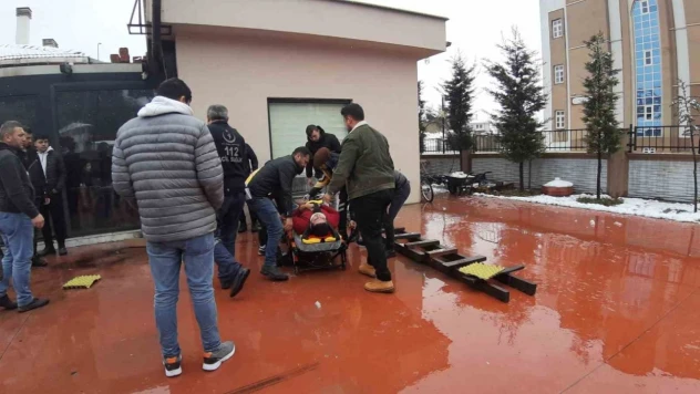 Kafe Çalışanı Merdivenden Düştü