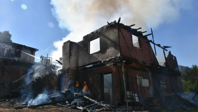 Kahraman baba 4 yaşındaki oğlunu kurtardı