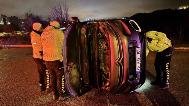 Kaldırıma Çarpıp Devrildi: 1 Yaralı