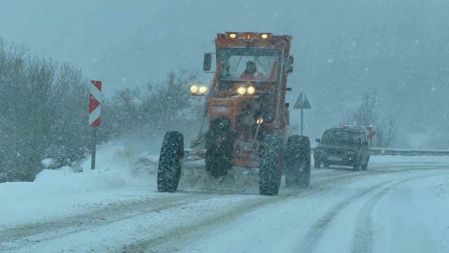 Kar Nedeniyle Tırların Geçişine İzin Verilmiyor