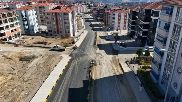 Yol Ve Kaldırım Çalışması Devam Ediyor