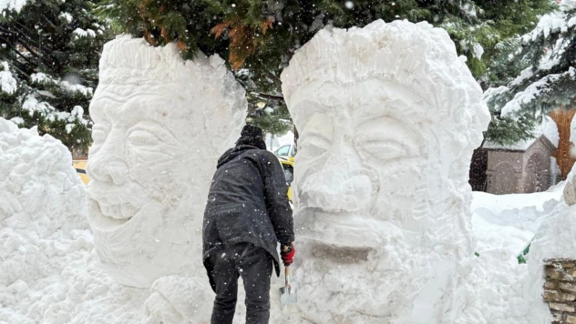Kardan Heykeller Yaptı