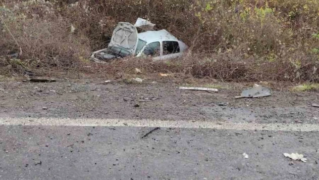 Karşı Şeride Geçen Otomobil Ticari Araçla Çarpıştı: 1 Yaralı