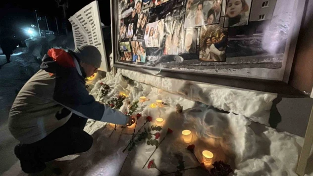 Acılı Aileler Otel Önünde Bir Araya Geldi