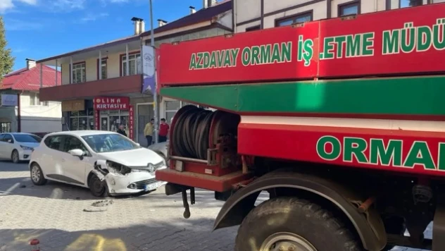 Kastamonu'da Arazöz ve Otomobil Çarpıştı