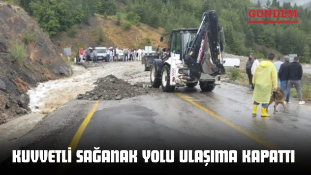 Kastamonu'da Kuvvetli Sağanak Yolu Ulaşıma Kapattı