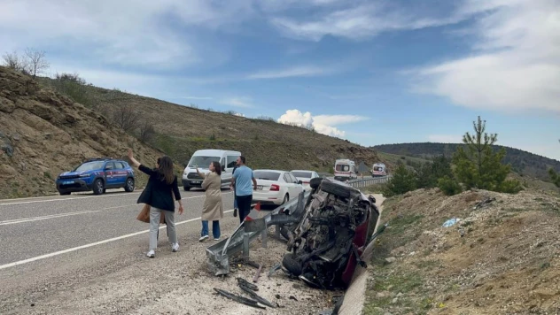 Kastamonu'da Otomobil Şarampole Devrildi: 3 Yaralı