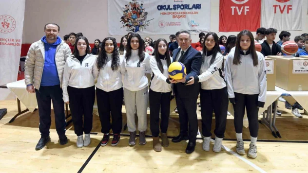 Spor Kulüpleri Ve Okullara Malzeme Desteği