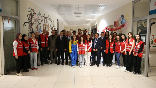 Kastamonu'da Tedavi Gören Çocukların Yüzünü Güldürdüler