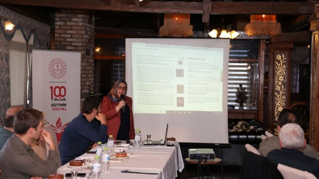 Kastamonu'da Yazar Öğretmenler Dr. Melike Gün yüz ile Buluştu