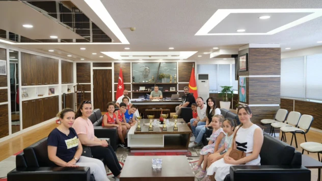 Kastamonulu Yıldızlardan Belediye Başkanı Baltacı'ya Ziyaret