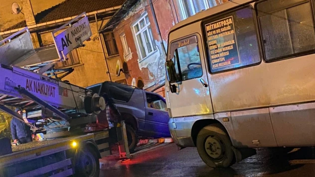 Kayan Cip Evin Önüne Düştü