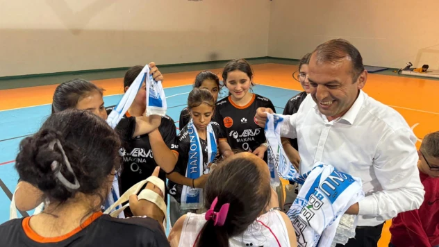 Kaymakam Denli'den Genç Sporculara Destek