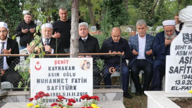 Kaymakam Safitürk, Kabri Başında Anıldı