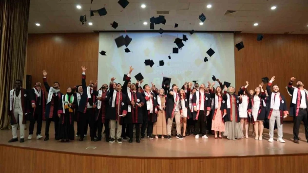 Öğrenciler Diplomalarını Aldı