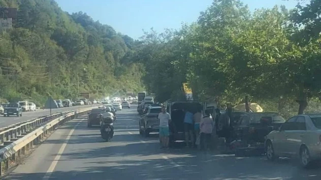 Kara Yoluna Araçlarını Park Ettiler