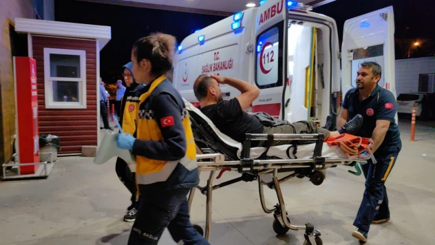 Kendisine küfür eden kocasını bıçakladı!