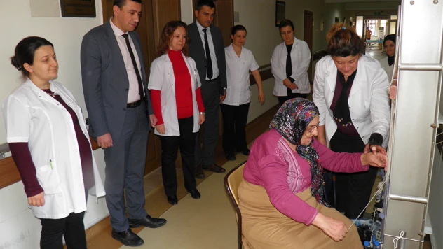 Kilim dokuyarak tedavi yöntemi