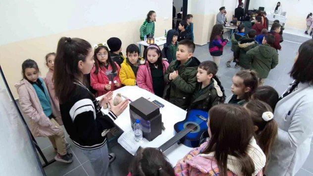 Kitapta Geçen Obje ve Karakterleri Canlandırdılar