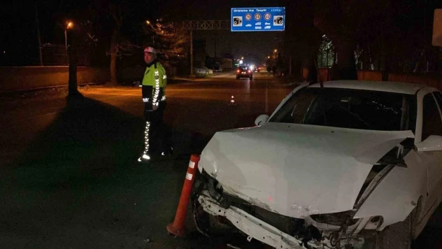 Kontrolden Çıkan Otomobil Beton Duvara çarptı: 1 Yaralı