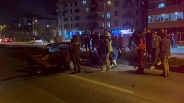 Otomobil Elektrik Direğine Çarptı: 1 Yaralı