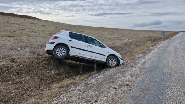 Kontrolden Çıkan Otomobil Takla Attı: 3 Yaralı