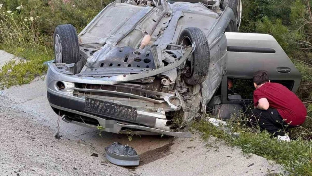 Kontrolden Çıkan Otomobil Takla Attı: 3 Yaralı