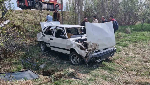 Kontrolden Çıkan Otomobil Tarlaya Uçtu: 4 Yaralı