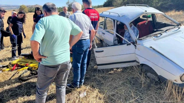 Kontrolden Çıkan Otomobil Tarlaya Uçtu: 2 Yaralı